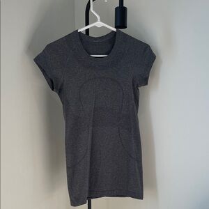 Lululemon Swiftly Tech Short-Sleeve Shirt 2.0
Hip Length